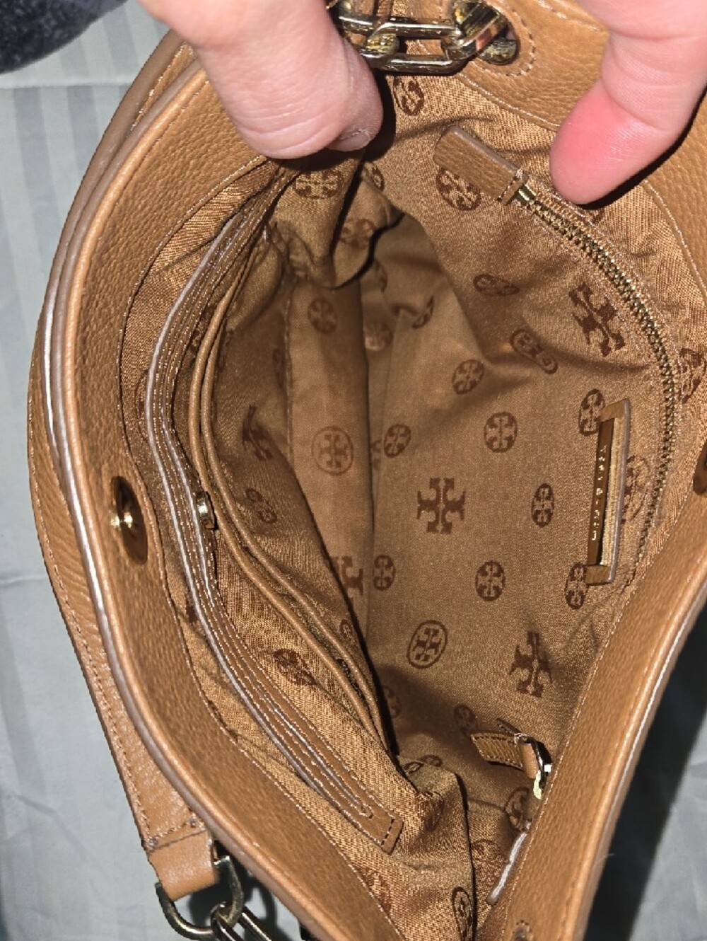 Tory Burch Tan Pebbled Leather Chain-Shoulder Tote - Picture 4 of 5